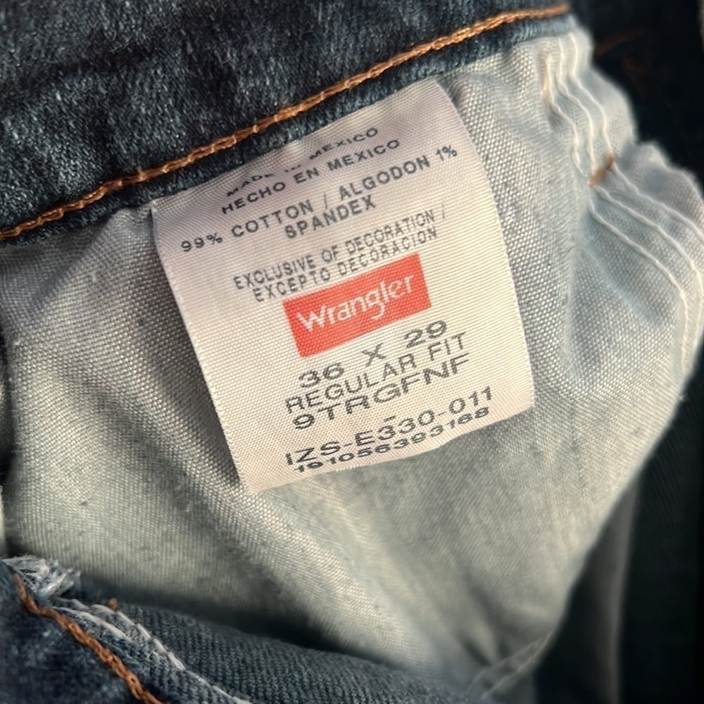 Wrangler Men's Free-to-Stretch Regular Fit Jean - Picture 4 of 8